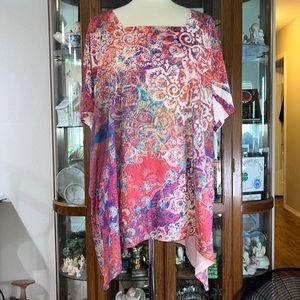 BLOUSE WITH SHARK BITE HEM AND SQUARE NECK